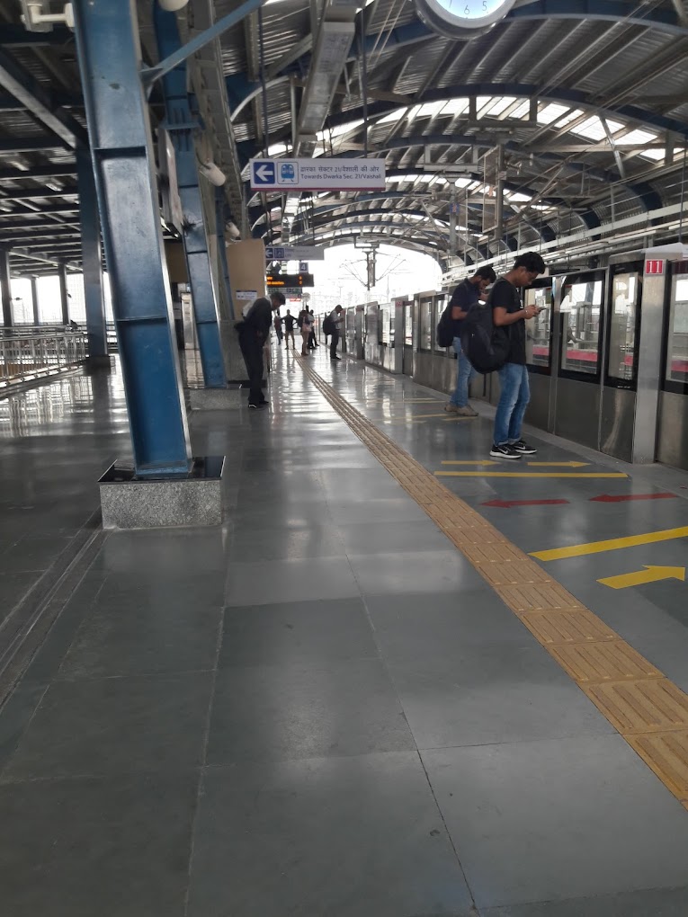 Botanical Garden Metro Station Platform